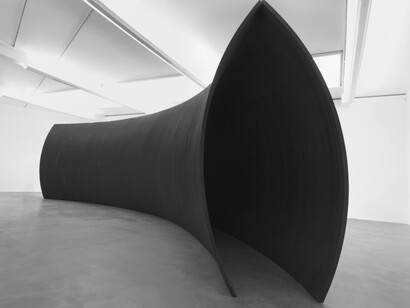 Reverse Curve. Courtesy of Gagosian Gallery