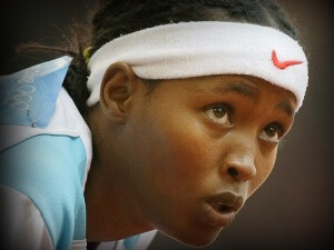 Samia Yusuf Omar. Dopo uno scontro con il gruppo militante Al-Shabaab, è rimasta scossa e non ha più ammesso agli altri di essere un'atleta. Nel dicembre 2009, lei e la sua famiglia vivevano in un campo di sfollamento organizzato dal gruppo di insorti islamici Hizbul-Islam, situato a circa 20 chilometri da Mogadiscio. Al-Shabaab aveva vietato a tutte le donne di partecipare o guardare lo sport