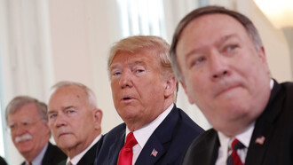 Los halcones vuelan alto en Washington: (de izquierda a derecha) John Bolton, Consejero de Seguridad Nacional; Robert Frank Pence, embajador estadounidense en Finlandia; Donald Trump, presidente de EE UU y  Mike Pompeo, Secretario de Estado