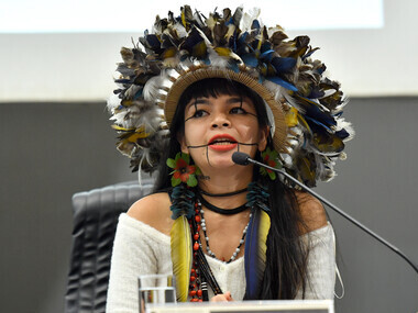 Txai Surui trabalha na organização não governamental de defesa dos direitos indígenas Kanindé e falou no Simpósio Internacional Povos Indígenas: Natureza e Justiça, no Auditório do Superior Tribunal de Justiça, ano 2023. Foto de Gustavo Lima/STJ 