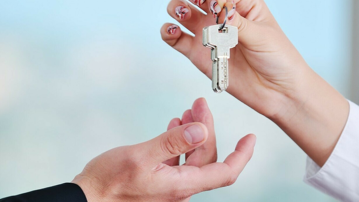 Entrega de las llaves de un piso