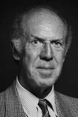 Gérard Debreu, economista francés nacionalizado estadounidense. El los años 50, desarrolló junto con Kenneth Arrow el modelo del concepto moderno del equilibrio general