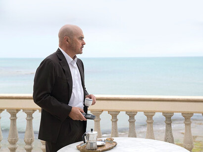 Il commissario Montalbano interpretato da Luca Zingaretti