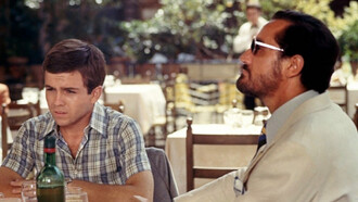 Scent of a Woman y Profumo di Donna son dos adaptaciones de la novela Il buio e il miele, pero mientras la versión italiana se mantiene fiel al espíritu de la obra, la estadounidense opta por un enfoque más espectacular y sentimental