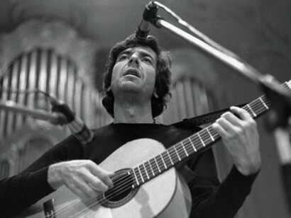 Leonard Cohen, guitarra en mano