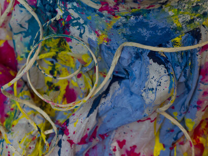 Street & Pop meet Fashion, Live painting on paper sculpture, Caterina Crepax & Jenny Perez