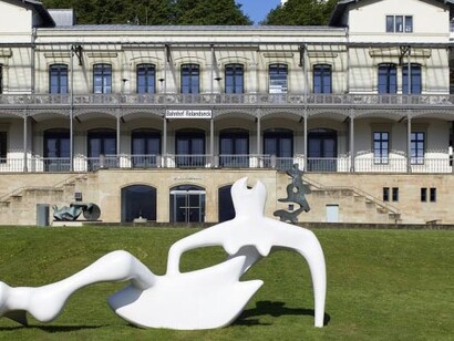 Henry Moore, Large Reclining Figure, 1984
© Reproduced by permission of The Henry Moore Foundation, Foto: Mick Vincenz