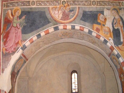 Antica chiesa di San Pietro, Annunciazione, affresco, Carpignano Sesia, Novara, Italia