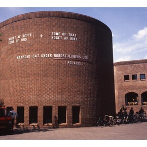 Lawrence Weiner, SOME OF THIS + SOME OF THAT GENTLY PLACED UNDER THE LIGHT OF POLARIS, 1990, Town Hall façade [Children’s Library], Holstebro, Denmark
