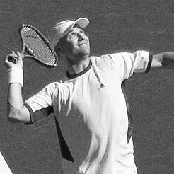 Andre Agassi a confirmé son statut de star mondiale en remportant son premier Grand Chelem à Wimbledon en 1992
