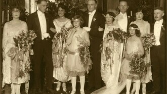 A autora de …E o Vento Levou, Margaret Mitchell (sexta pessoa da esquerda para a direita) casou-se com Berrien Kinnard Upshaw (centro) em 1925. Muitos estudiosos apontam que o personagem de Rhett Butler foi baseado no primeiro marido de Margaret Mitchell e que ele não era para ser um personagem romântico como pintado no filme, mas sim um personagem narcisista e abusivo. Alguns também argumentam que tanto ele quanto Ashley amavam uma forma idealizada de Scarlet. A relação de Rhett e Scarlet se parece muito com o livro Frankstein, onde Rhett é o doutor Frankstein e Scarlet é a sua criação: quando ele perde o controle sobre ela, decide abdicar da responsabilidade sobre o seu erro