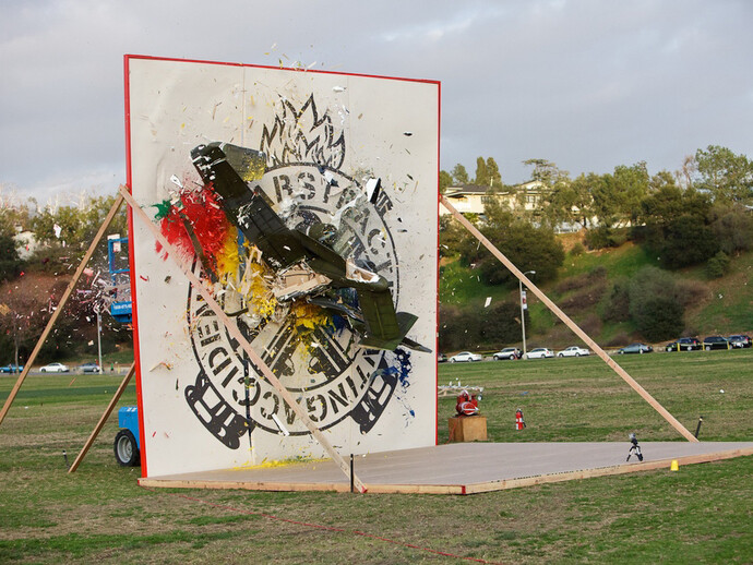Richard Jackson, Accidents in Abstract Painting, 2012, Vidéo / Video, 2’02’’, Courtesy Hauser & Wirth et Galerie GP & N Vallois, Paris