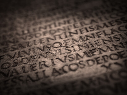 Epigrafia. Il materiale epigrafico deve essere fruibile da qualunque visitatore interessato all’apprendimento