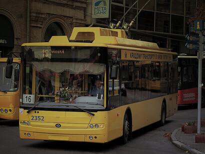 Trolleybus, Bohdan T70110, No. 16 started moving from the starting stop "Maidan Nezalezhnosti", Ukraine