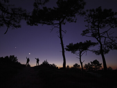 Fonte da Telha, Portugal, observando a lua e o planeta Vénus. Fotografia Miguel Claro, 2011 