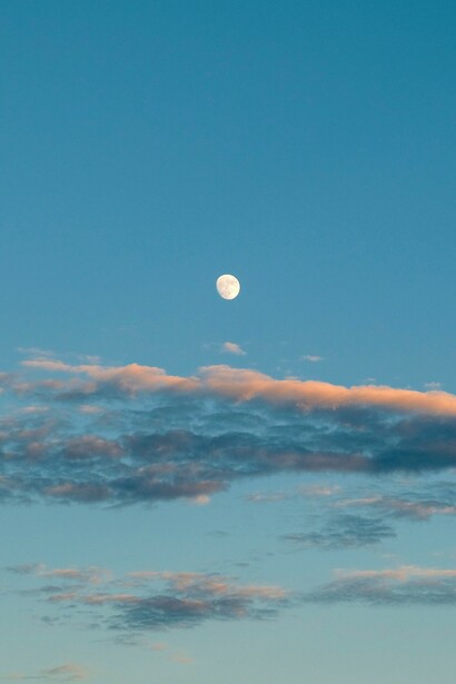 As fases da lua mudam constantemente, do crescente ao minguante