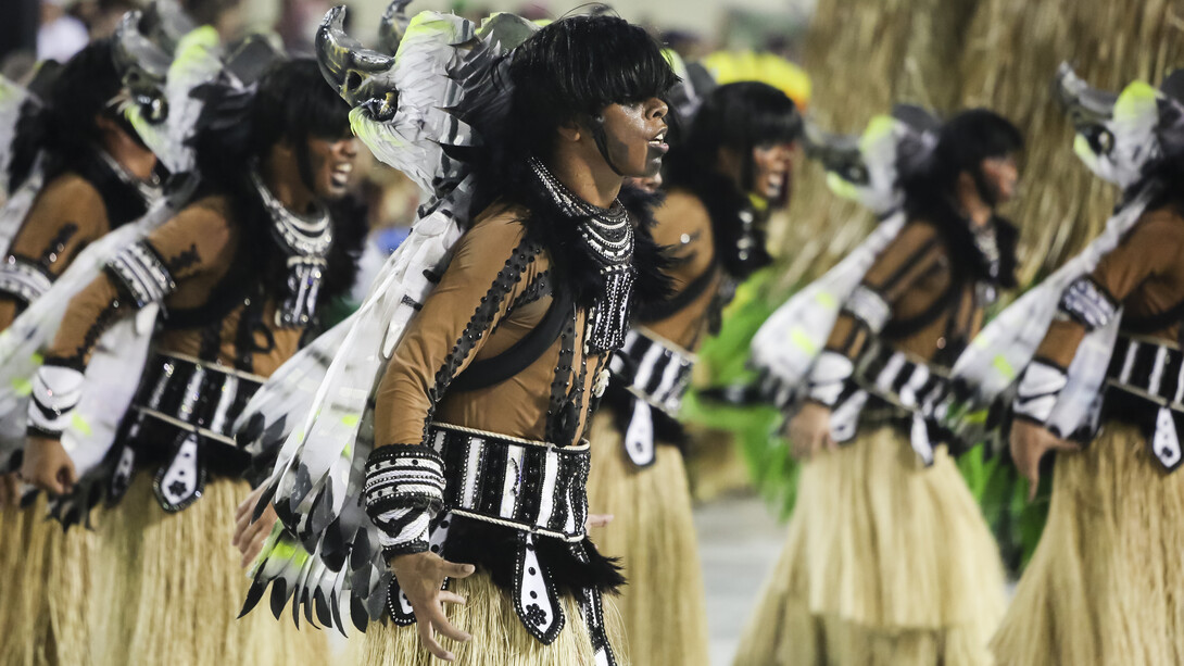 A escola de samba Imperatriz Leopoldinense homenageou indígenas no carnaval carioca