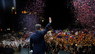 Präsident Gabriel Boric hält seine Siegesrede bei den chilenischen Präsidentschaftswahlen im Jahr 2021