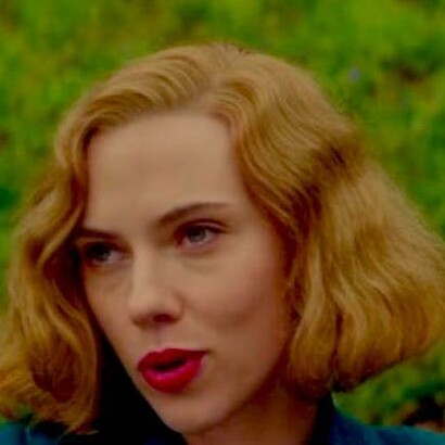 Scarlett Johansson se mete en la piel de Rosie Betzler, una madre soltera cuyas simpatías por el nazismo son solo aparentes