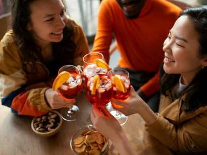 People enjoying brunch cocktails and prosecco, surrounded by a beautifully arranged brunch table with delicious food and refreshing drinks