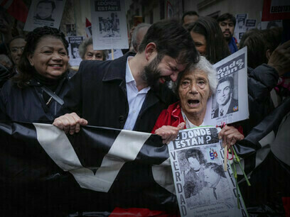 Gabriel Boric bei einer Demonstration zum 50. Jahrestag des Staatsstreichs in Santiago, Chile