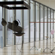 Yuko Mohri, Entrelazamientos, vista de exhibición. Cortesía del Centro Botín