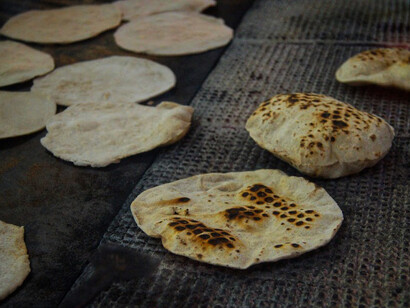 Rotis are being expertly crafted for the langar