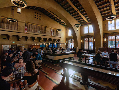 Imperial Western, interno