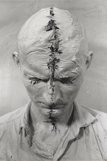 Günter Brus,
Selbstbemalung (detail), 1964.
Photo: Ludwig Hoffenreich.
Courtesy of the artist and BRUSEUM/Neue Galerie, UMJ
© Günter Brus
