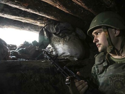 Soldat in den Schützengräben. Bislang nur Russland seine Kriegsziele definiert hat