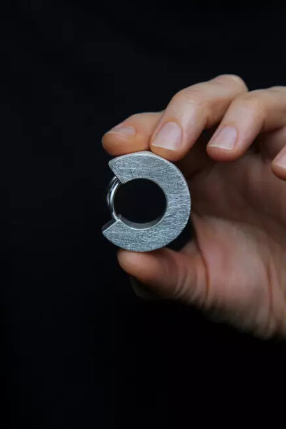 Una Mikuda, C Ring. Ring, 2026. Courtesy of the artist and Museum of Decorative Arts and Design