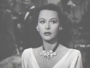 Hedy Lamarr. Fin da piccola Hedy era molto intelligente, i suoi interessi erano molto ampi, dalla musica all'ingegneria, definendosi poi per la recitazione. La sua vita si conclude con riconoscimenti dell'ultimo minuto, omaggi postumi come la *Giornata dell'inventore*, proclamata in Austria il 9 novembre, giorno della sua nascita