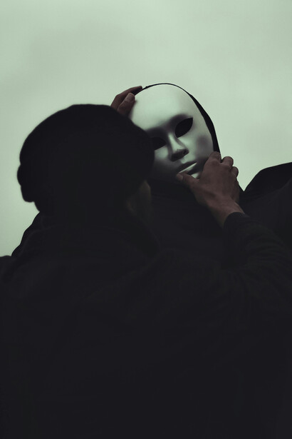 Togliere la maschera. Tempo, passione e cambiamento: l'evoluzione dell'essere umano nella società contemporanea