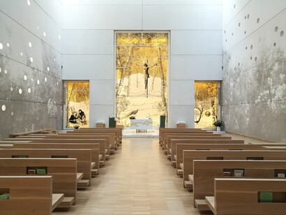 Bergamo, Chiesa san Giovanni XXIII. Interno con absidi di A. Mastrovito, foto Francesca Panseri