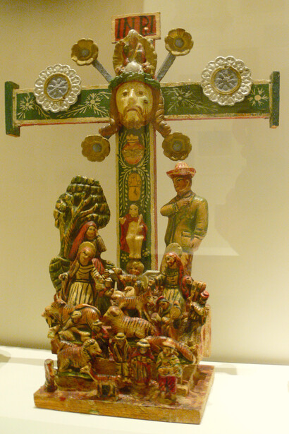 Representación del nacimiento en una cruz peruana del siglo XIX