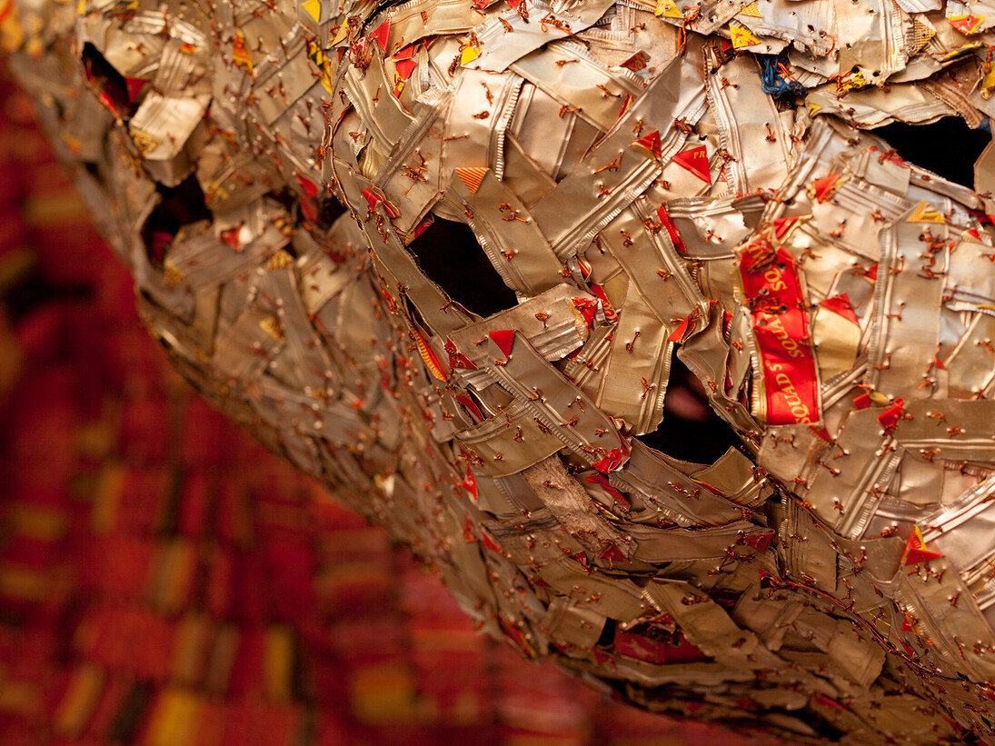El Anatsui, AG + BA (detail 2), 2014 Installation, Aluminium and copper wire and nylon string, dimensions variable, Photo Jonathan Greet, Image courtesy October Gallery London