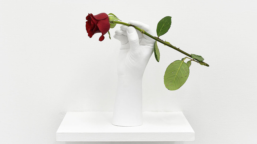 Ethan Cook,
Study for Large Hand, 2015,
forton, acrylic paint,
Shelf 24 x 30 cm,
Hand 24 x 7.5 x 6 cm
