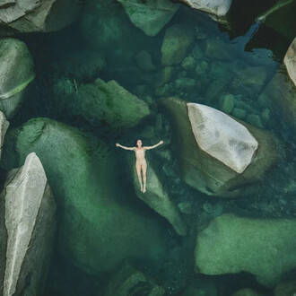 Stella de Mont, Cradled (detail), 2025. Courtesy of Benrubi Gallery