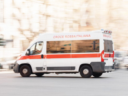 Il suono delle ambulanze di notte fa ancora più paura