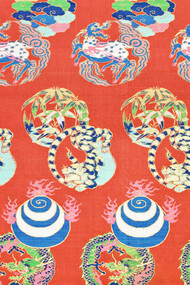 Nishiki. Médaillons représentant phénix et paulownia, kirin et nuages, tigre et bambou, dragon et joyau enflammé. 
Soie, lampas, fond sergé; lamelles de papier doré. Fin époque d’Edo, 1801-1868. CB-TJ-1927-57 © Copyright Fondation Baur, Genève 
