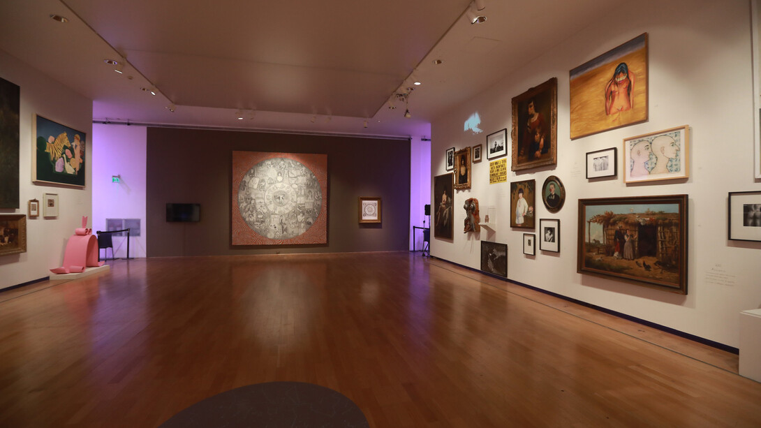Adriana Bustos, Carta natal: as origens cósmicas do Museu, vista da exposição. Cortesia do Museo Nacional de Bellas Artes