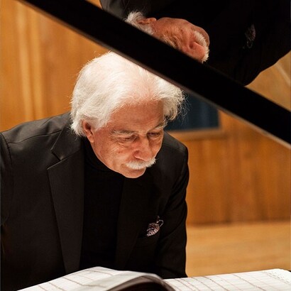Daniele Lombardi al pianoforte, per gentile concessione del Lombardi’s archives