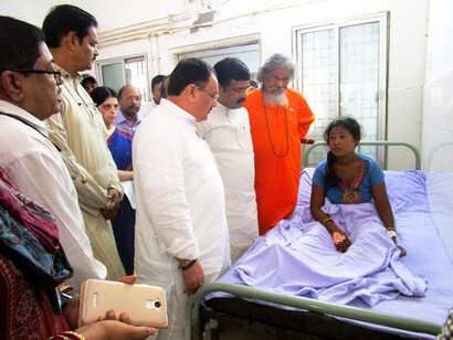 Union Minister for Health and Family Welfare Shri J.P. Nadda interacts with victims of the SUM Hospital fire tragedy at Capital Hospital in Bhubaneswar, Odisha, on October 19, 2016. Minister of State for Petroleum and Natural Gas (Independent Charge) Shri Dharmendra Pradhan and Member of Parliament (Lok Sabha) Shri Prasanna Kumar Patasani are also present