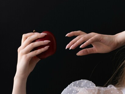 Eu confesso meus pecados numa boa, de uns até me arrependo, mas de outros não, continuo cometendo, sabe aquela vontade de enfiar a mão na cara de algum sujeito e você nunca faz porque os outros vão te chamar de violento e coisa e tal, fica ruim para você? 