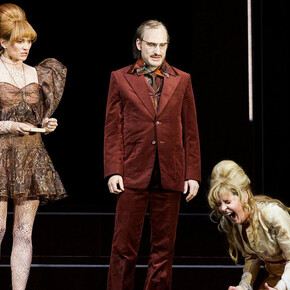 Die katze auf dem heißen blechdach. Mit freundlicher genehmigung des Deutschen Theaters