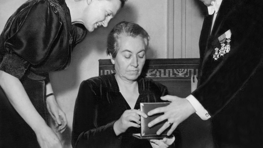 Gabriela Mistral, Premio Nobel de Literatura en 1945