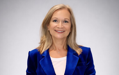 Dr Carolyn Mair is a British cognitive and behavioral psychologist who specializes in understanding how clothing and fashion influence human behavior, identity, and decision-making
