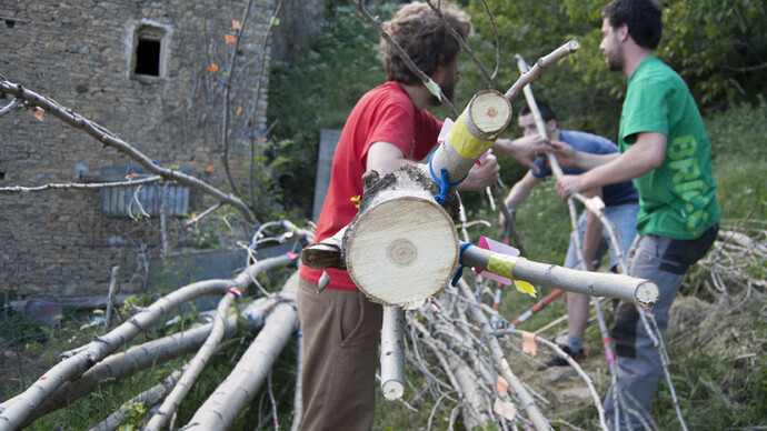 Pep Vidal. 19-metre tree. Image courtesy of ADN Gallery. Paula Artés (©)