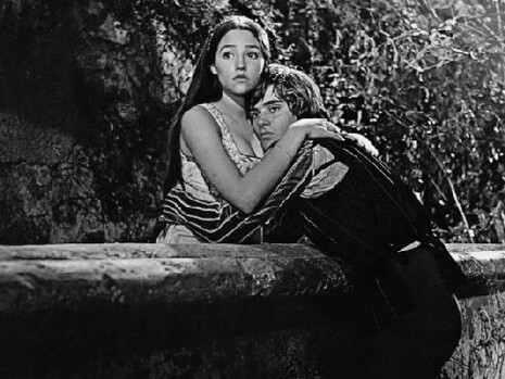 Come per le altre sue opere, per Romeo e Giulietta Shakespeare rielaborò una vicenda già nota