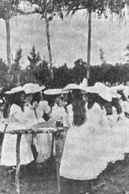Lunch de las alumnas de la Escuela Práctica de Señoritas "Estrada Cabrera", 1907
